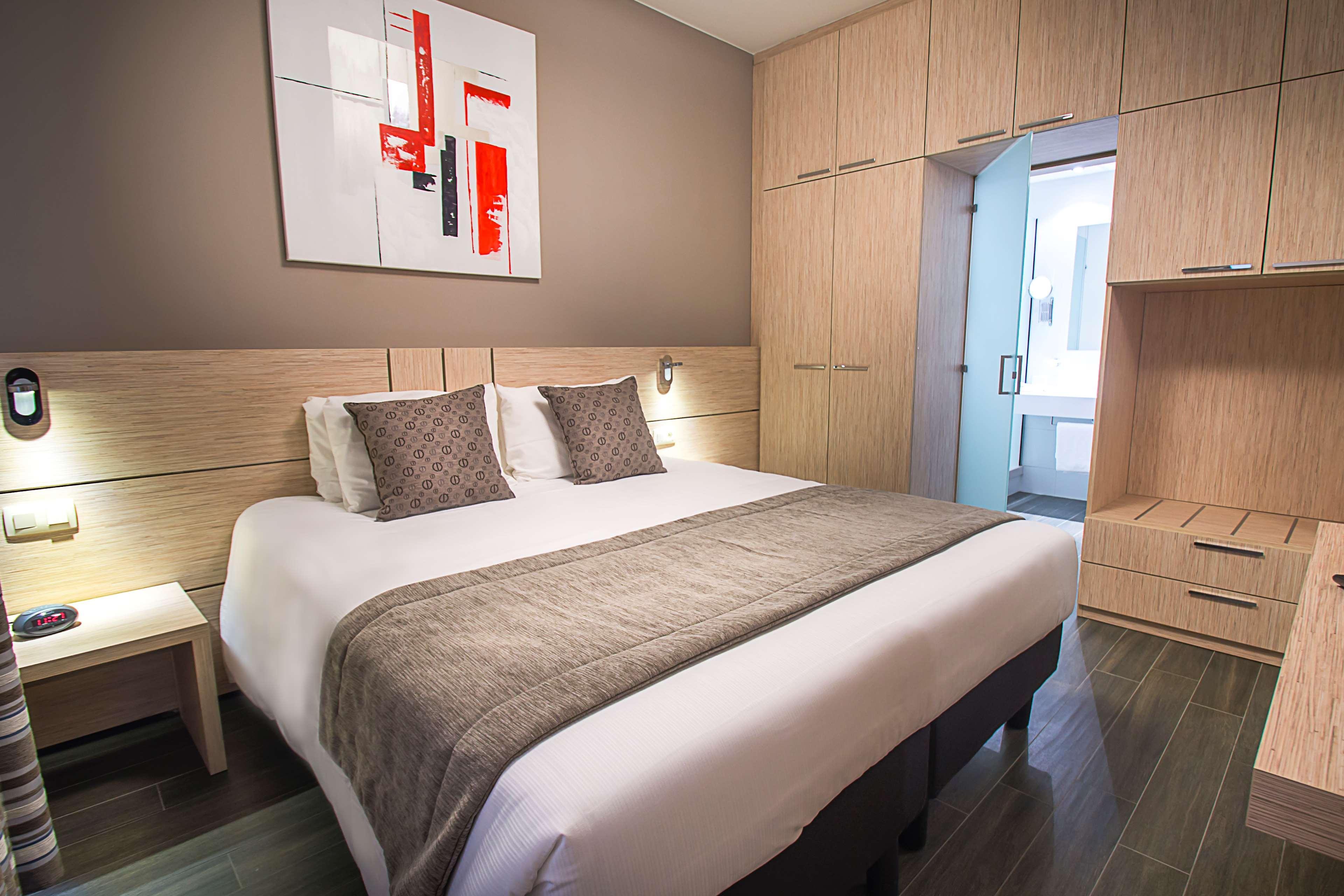 Hotel Ibis Styles Airport Aero 44 3*