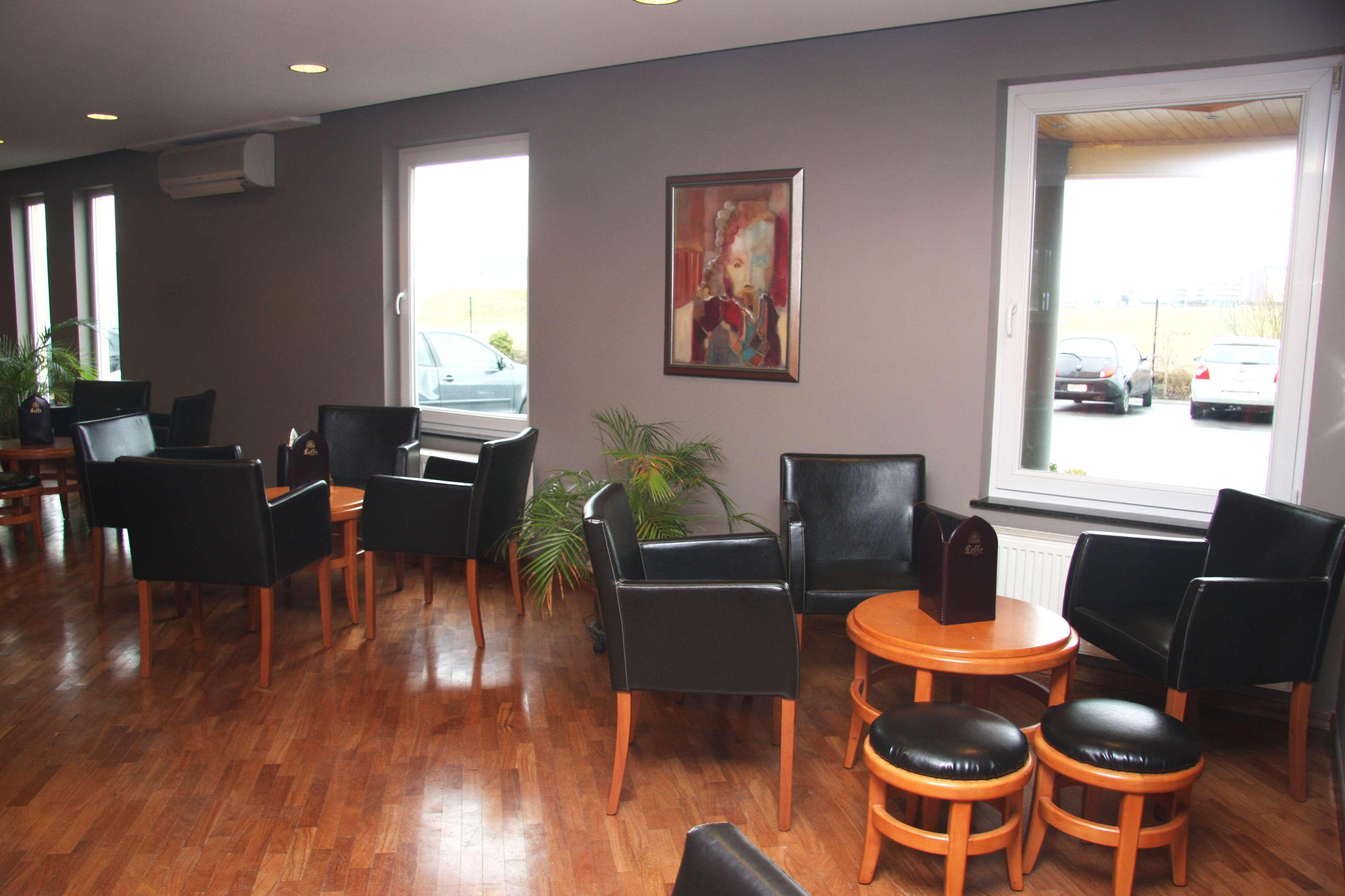 Hotel Ibis Styles Airport Aero 44 3*