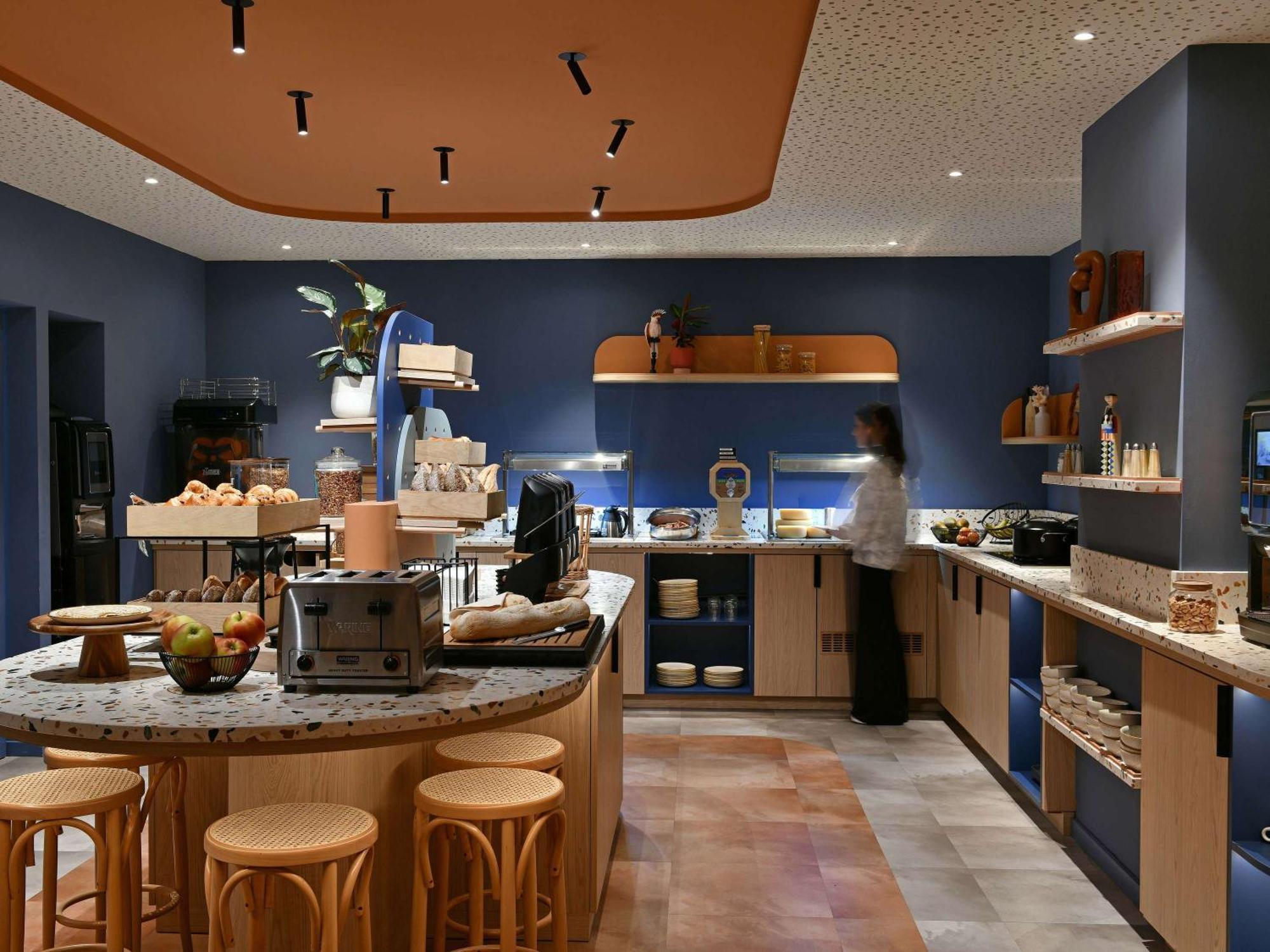Ibis Styles Airport Aero 44 3*