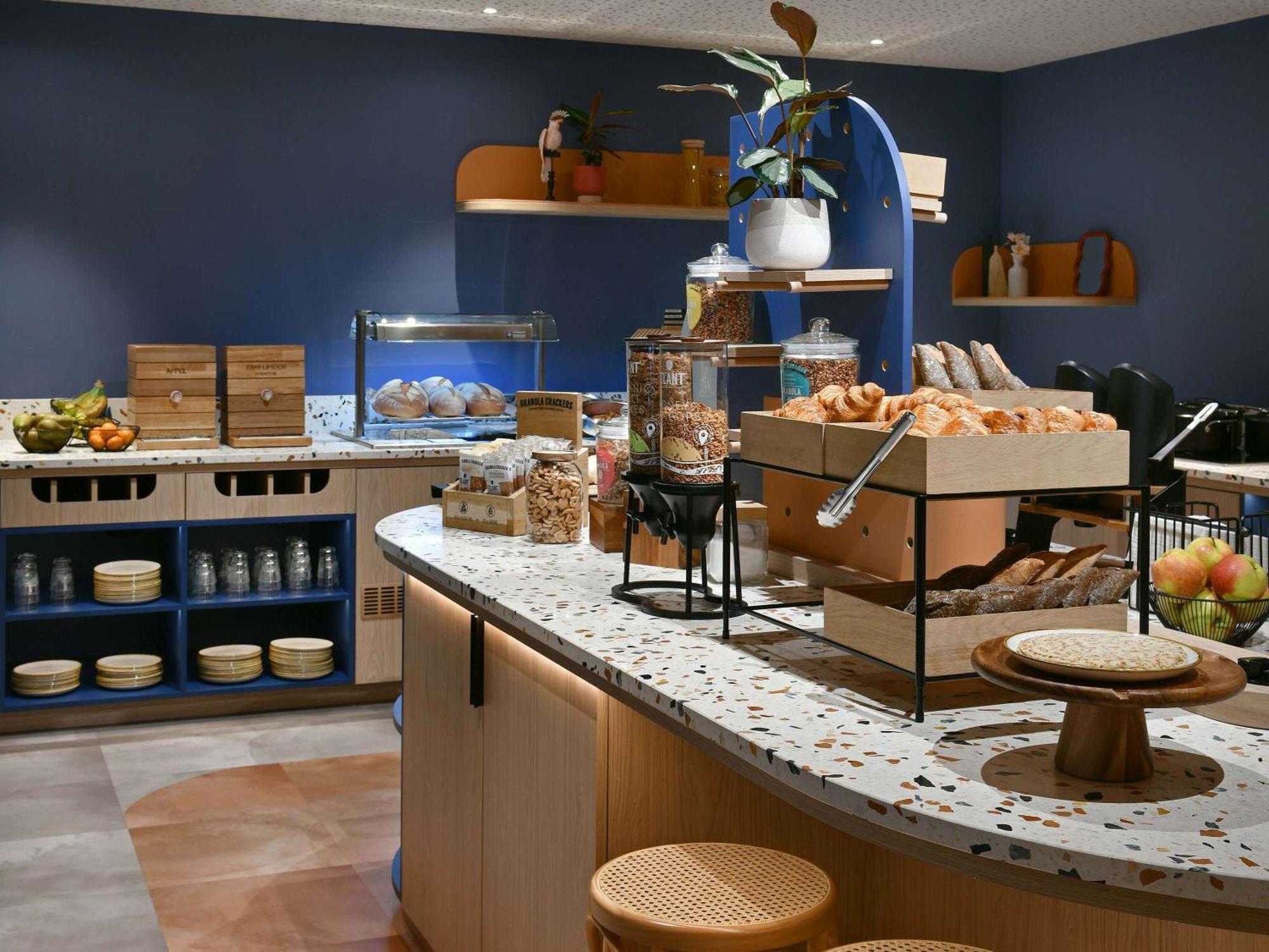Ibis Styles Airport Aero 44 Hotel