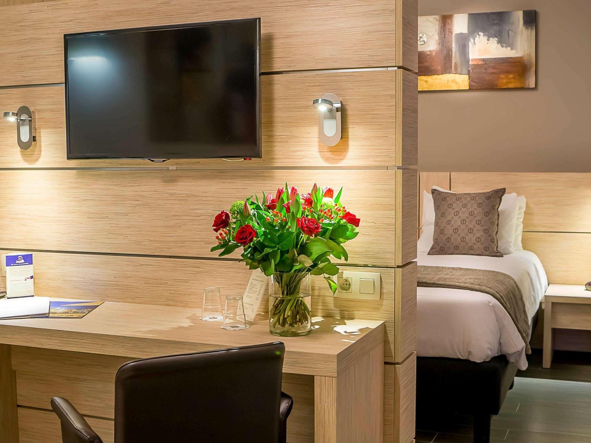 Hotel Ibis Styles Airport Aero 44 3*