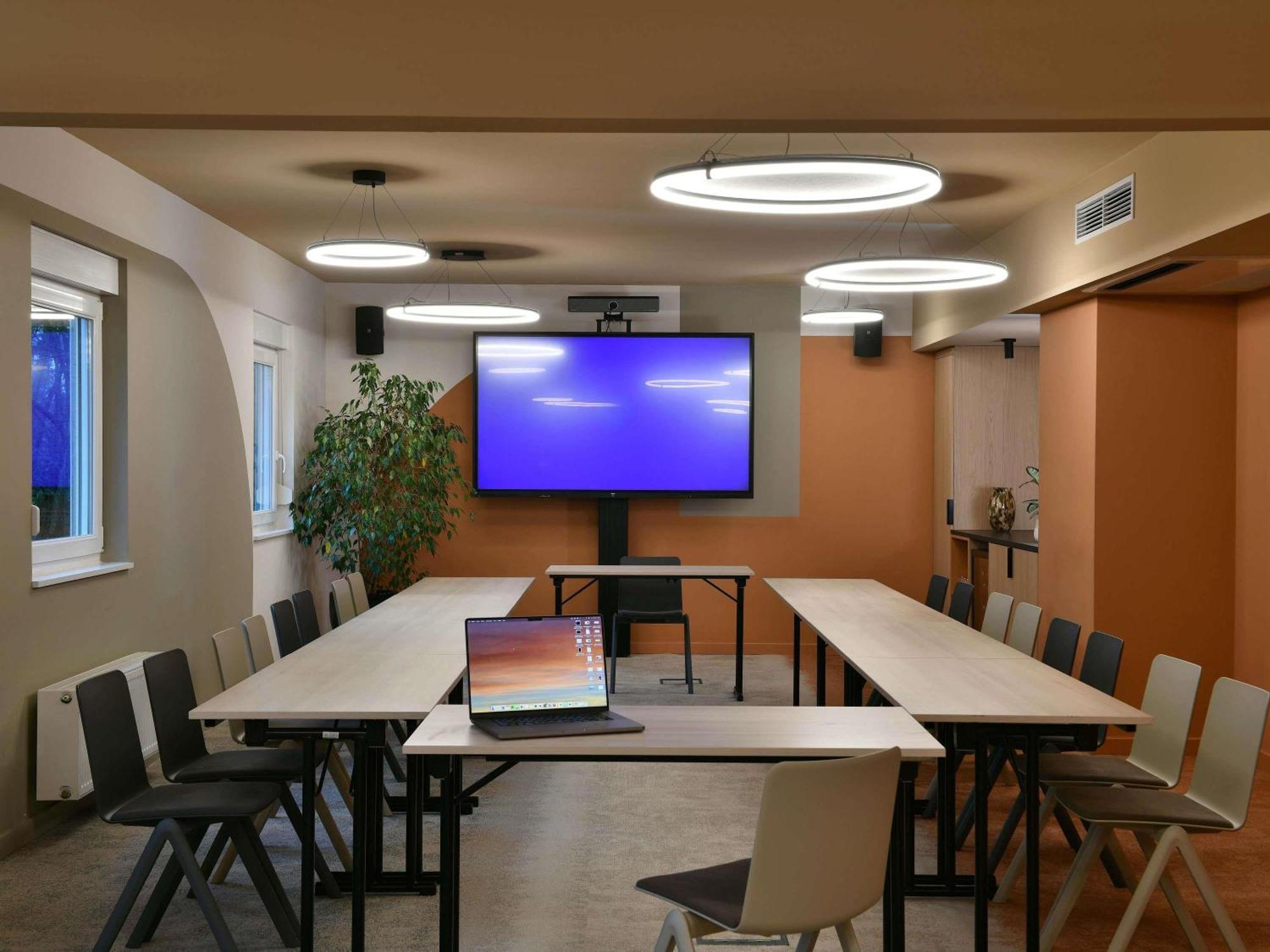 Ibis Styles Airport Aero 44 Hotel 3*