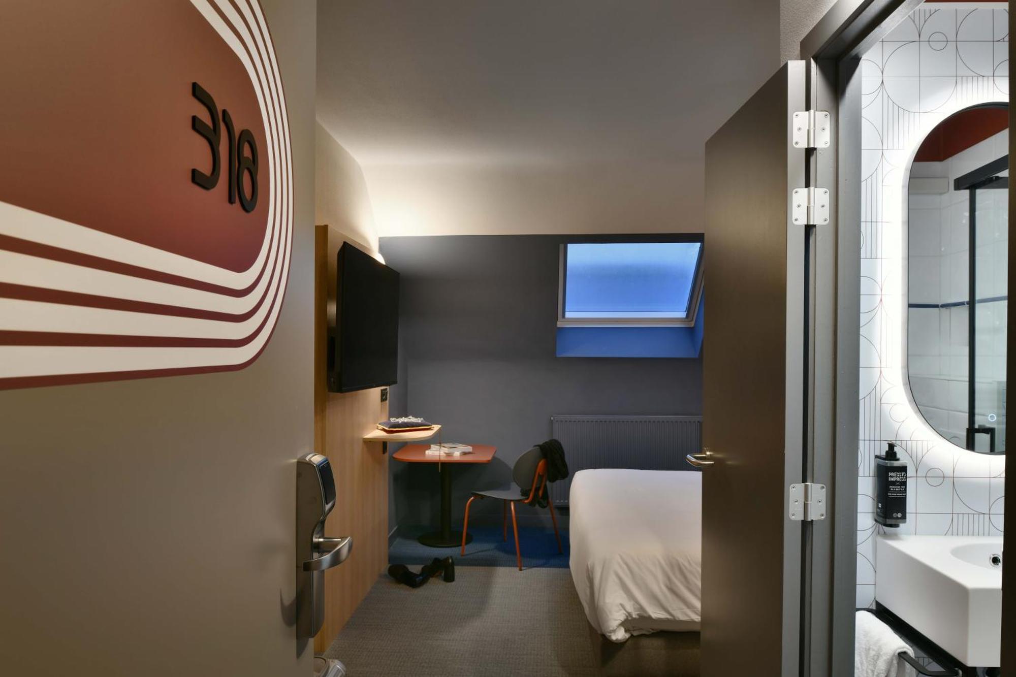 Hotel Ibis Styles Airport Aero 44 3*